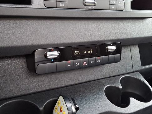 Used 2023 Mercedes-Benz Sprinter 4500 image 18