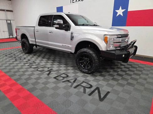 Used 2017 Ford F250 Platinum w/ Platinum Ultimate Package image 15