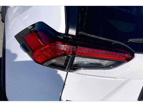 Used 2022 Toyota RAV4 XLE w/ XLE Grade Weather Package AWD/4WD image 30