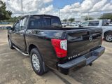 Used 2018 Nissan Titan SV w/ SV Convenience Package image 4