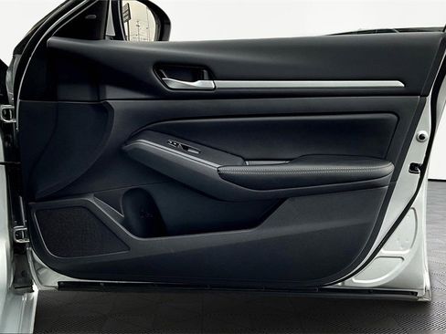 Used 2022 Nissan Altima 2.5 SV image 24