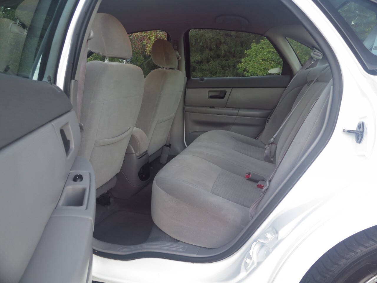 Used 2003 Ford Taurus SES FWD image 12