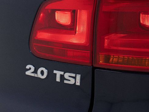Used 2013 Volkswagen Tiguan SE image 16