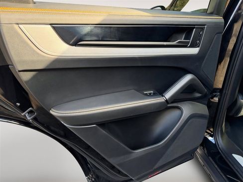 Used 2024 Porsche Cayenne image 14