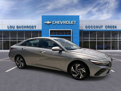 Used 2025 Hyundai Elantra SEL FWD image 2