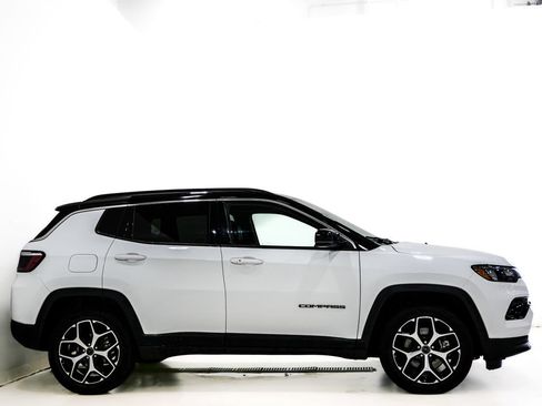 Used 2025 Jeep Compass Limited AWD/4WD image 4