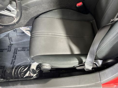 Used 2019 MAZDA MX-5 Miata Sport RWD image 19