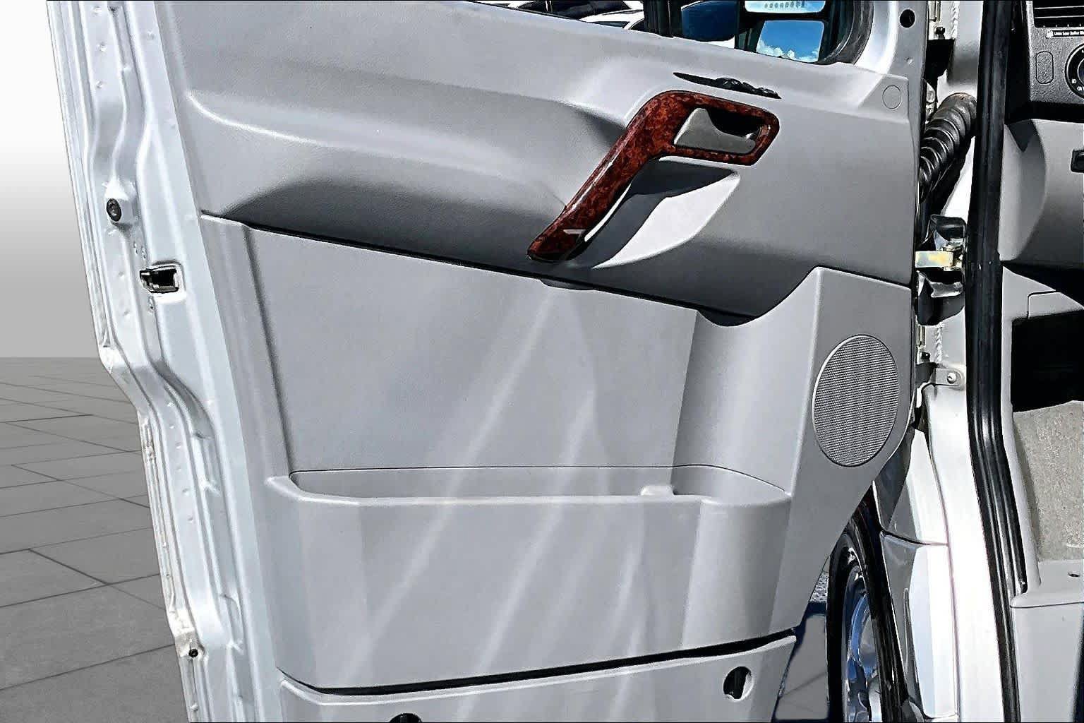 Used 2018 Mercedes-Benz Sprinter 2500 image 21