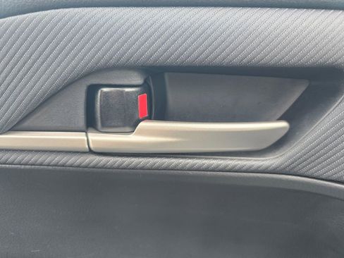 Used 2025 Toyota Camry SE image 18