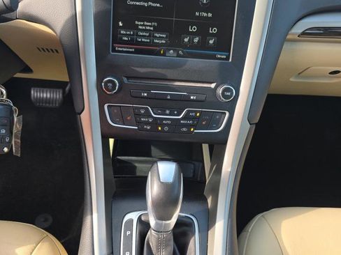 Used 2016 Ford Fusion SE w/ Equipment Group 202A AWD/4WD image 13