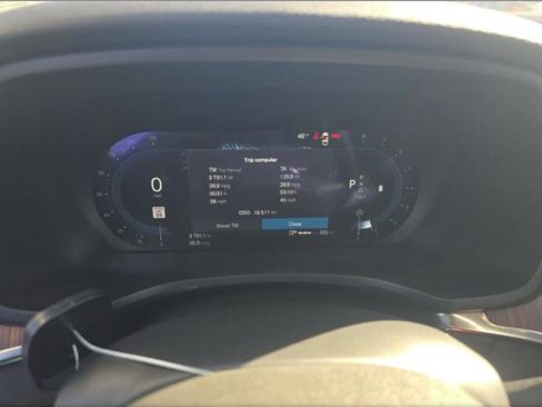 Used 2025 Volvo V60 B5 Cross Country Plus image 13