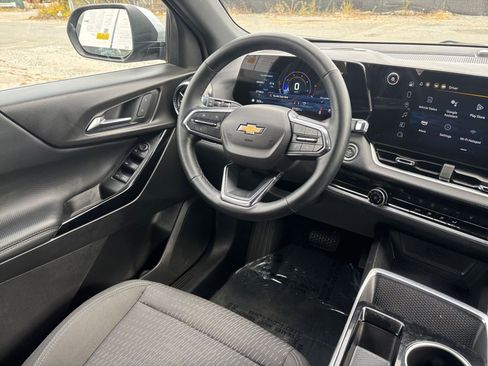 Used 2025 Chevrolet Equinox LT image 30