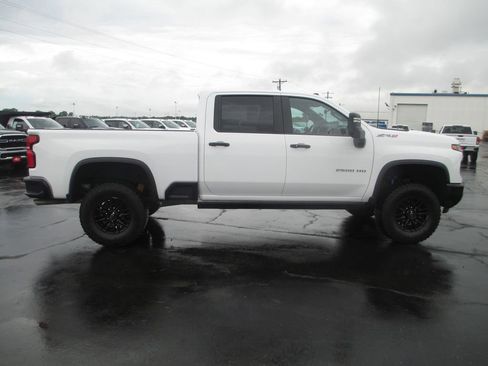 Used 2026 Chevrolet Silverado 2500 ZR2 AWD/4WD image 5