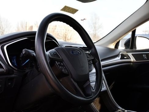 Used 2019 Ford Fusion SE image 10