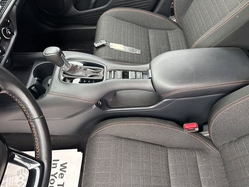 Used 2025 Honda HR-V Sport image 27