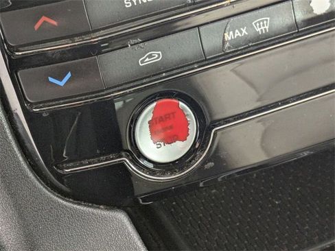 Used 2017 Jaguar F-PACE Premium image 17