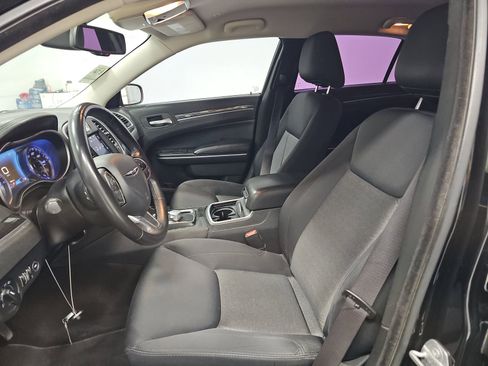 Used 2021 Chrysler 300 Touring w/ Sport Appearance Package image 7