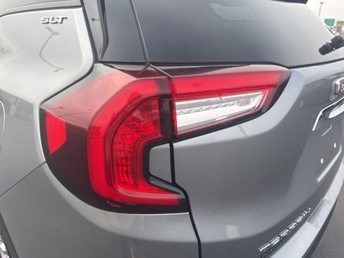 Used 2024 GMC Terrain SLT image 24