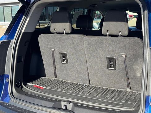 Used 2023 GMC Acadia SLE w/ Driver Convenience Package image 5