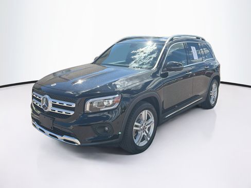 Used 2023 Mercedes-Benz GLB 250 4MATIC w/ Premium Package image 3