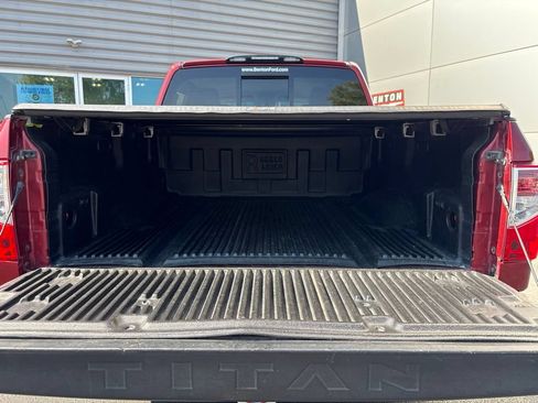 Used 2017 Nissan Titan SV AWD/4WD image 8