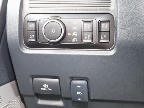 Used 2025 Ford F450 Lariat image 32