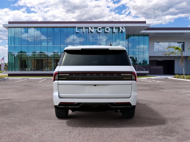New 2027 Lincoln Navigator Premiere RWD image 7