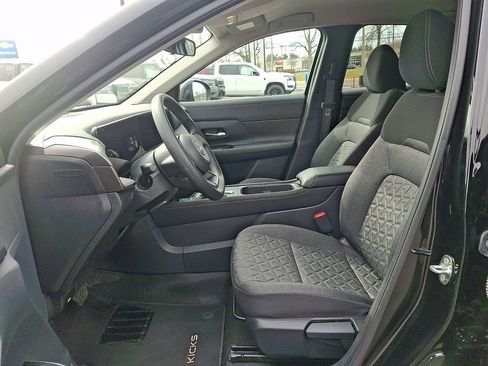 Certified 2025 Nissan Kicks SV image 13