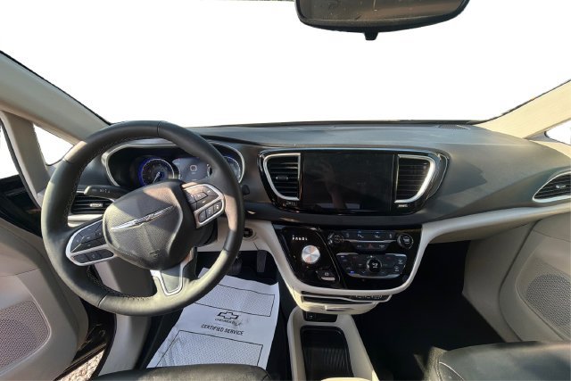 Used 2024 Chrysler Pacifica Touring-L FWD image 22