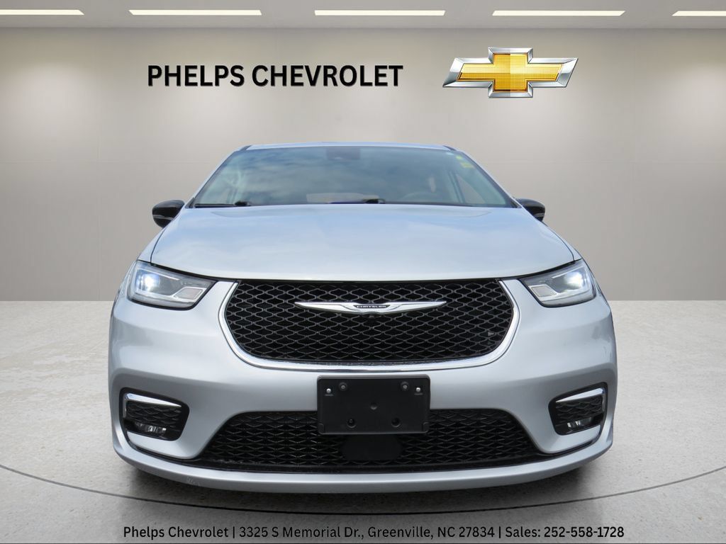 Used 2024 Chrysler Pacifica Touring-L FWD image 4