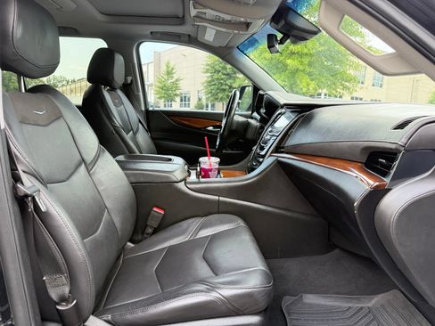 Used 2018 Cadillac Escalade Premium Luxury RWD image 35