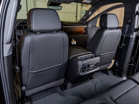 Used 2025 GMC Sierra 1500 Denali w/ Technology Package AWD/4WD image 34