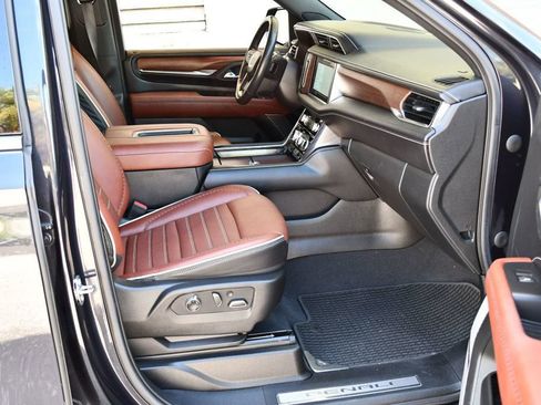 Used 2023 GMC Yukon Denali Ultimate AWD/4WD image 46