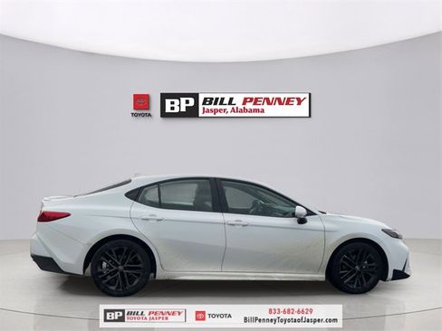 Used 2025 Toyota Camry SE image 6