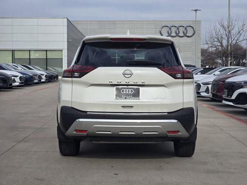 Used 2023 Nissan Rogue Platinum image 9