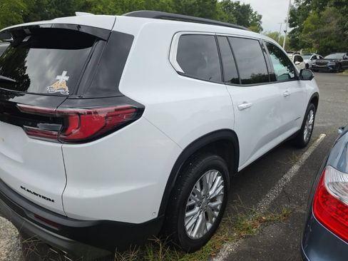 Used 2024 GMC Acadia Elevation w/ Super Cruise Package FWD image 3