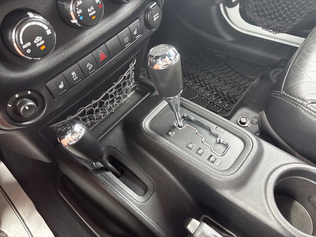 Used 2013 Jeep Wrangler Unlimited Sahara AWD/4WD image 19