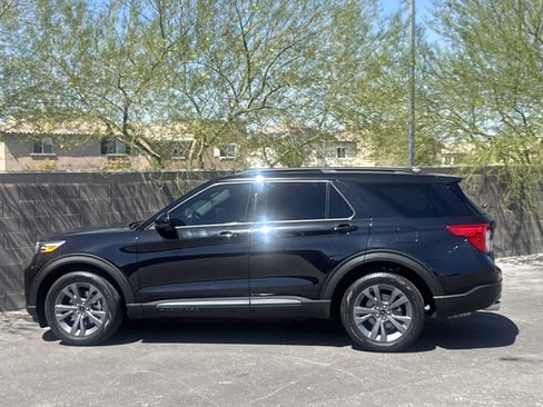 Used 2023 Ford Explorer XLT w/ Equipment Group 202A RWD image 5