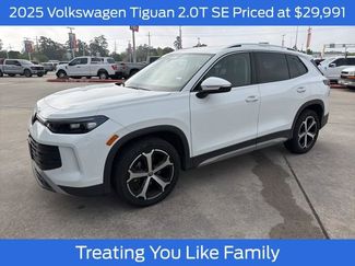 Used 2025 Volkswagen Tiguan SE video 1