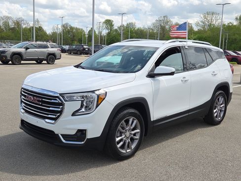 Used 2024 GMC Terrain SLT image 7
