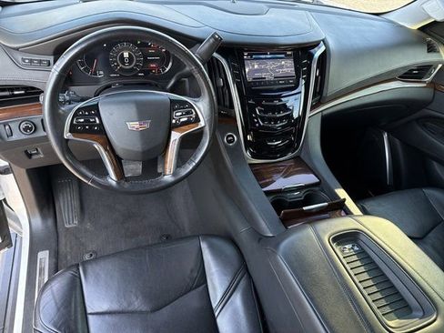 Used 2019 Cadillac Escalade Premium Luxury image 20