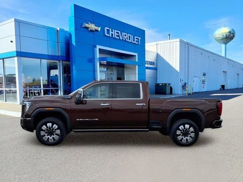 Used 2024 GMC Sierra 2500 Denali Ultimate w/ Max Trailering Package image 7