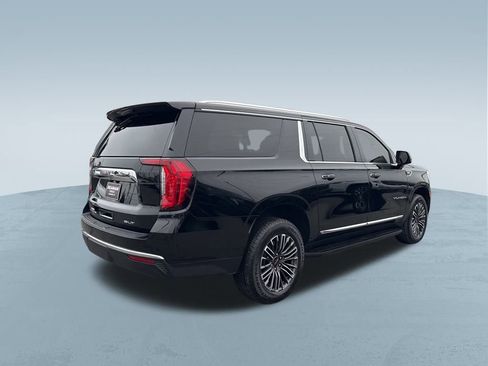 Used 2022 GMC Yukon XL SLT w/ SLT Premium Package image 8