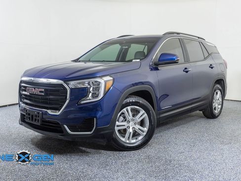 Used 2022 GMC Terrain SLE w/ Driver Convenience Package FWD image 3