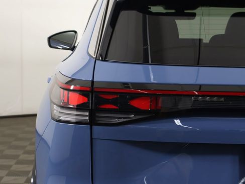 Used 2026 Volkswagen Tiguan SEL R-Line AWD/4WD image 18