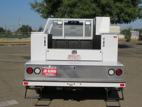 New 2022 RAM 3500 Tradesman w/ Chrome Appearance Group image 16