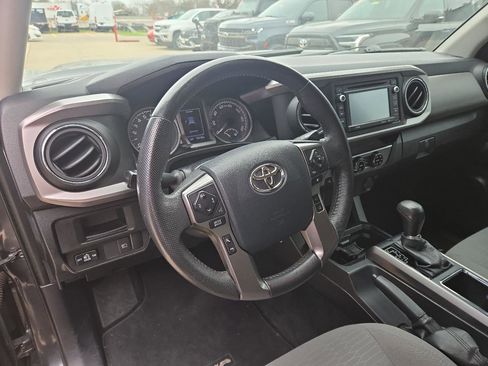 Used 2018 Toyota Tacoma SR5 image 10