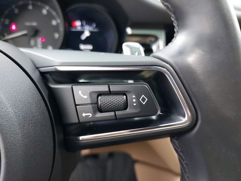 Used 2024 Porsche Macan image 20