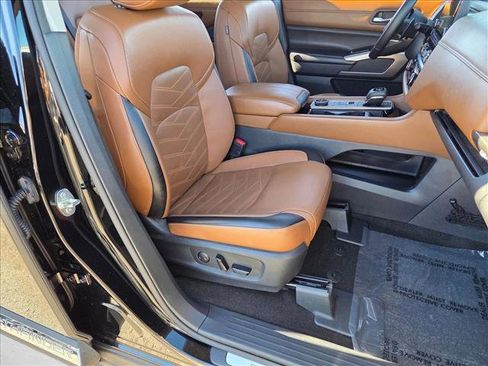 Used 2024 Nissan Pathfinder Platinum w/ Cargo Package image 22