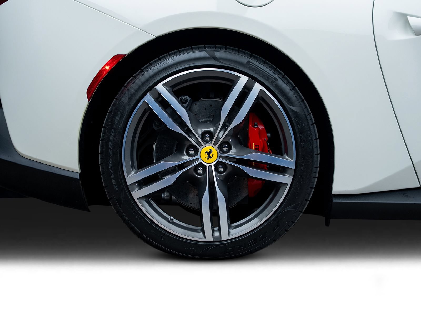 Used 2019 Ferrari Portofino RWD image 32